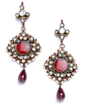 Elegant Pair of Kundan Earrings