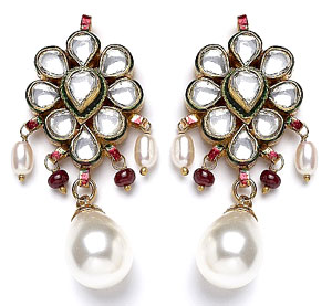 Traditional Styled Pair of Kundan Earrings